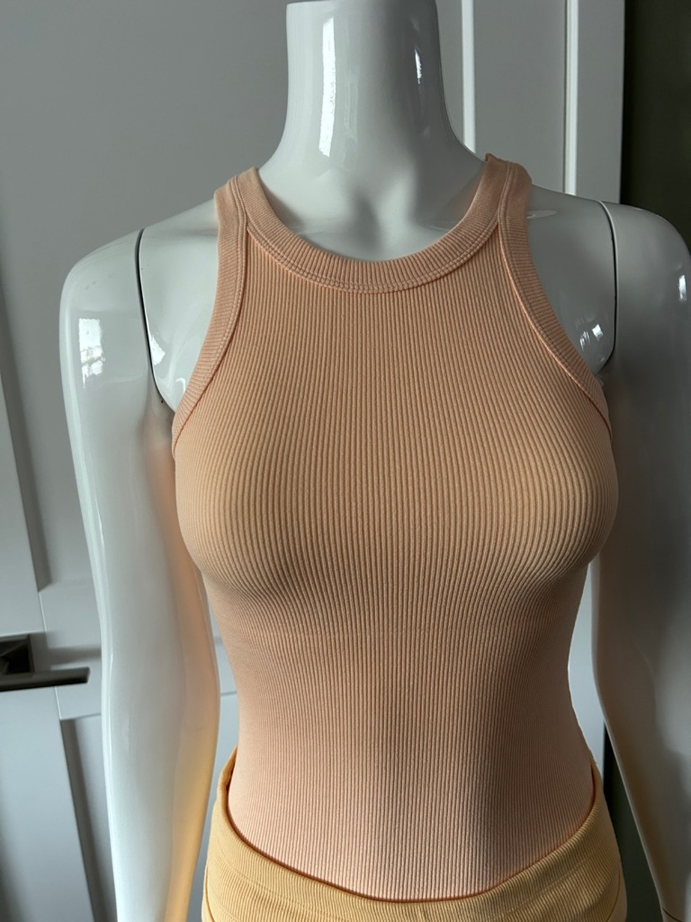 Peach Ribbed Tank Top S | Fitted Stretch Viscose | Capsule Wardrobe Basic - Picture 4 of 9